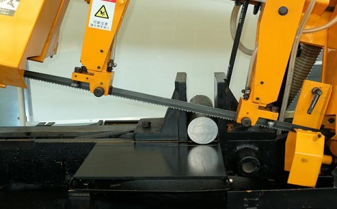 新化数控带锯床自动送料精度会出现偏差吗？